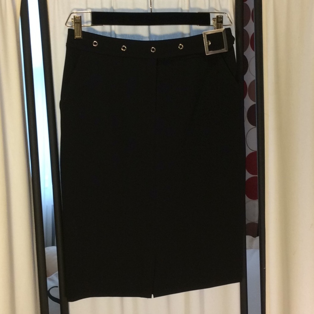 St. John Black Pencil Skirt  sz 6 - Front Slit/Zip